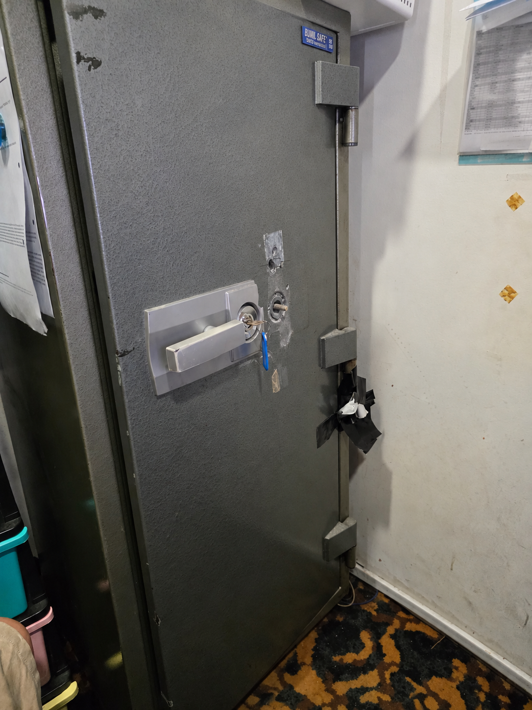 Safe unlocking service